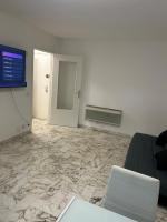 Deux pièces au centre-ville proche des plages et centres commerciaux - Chambres d’hôtes Saint-Laurent-du-Var