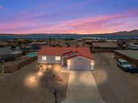 Lake View, Themed Rooms, King Beds, Fire Pit - Chambres d’hôtes Lake Havasu City