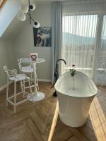 "The House" Апартаменти и Термална зона - B&B