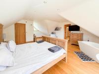 Highview House, Llandevaud - B&B Bishton
