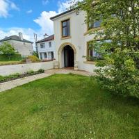 Abbeyfeale Home-Sleeps 6 -Private Garden - Chambres d’hôtes Abbeyfeale