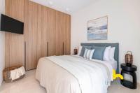 Radiant 3BR in Pireas Near Marina Zeas and Metro - Chambres d'hôtes Le Pirée