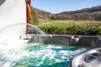 Hot Tub Golf View Fire Pit - B&B Galena
