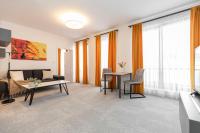 ALURE RESIDENCES 12 & 24h self check-in & private parking next to the apartment building included, CITY CENTER right on SNP Square in a quiet passage, new building, best deal in town - B&B