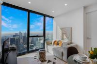 City and Sunrise View 2 Bed 2 Bath above Level 60 next to Skybus - B&B Melbourne
