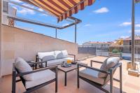 Cozy 2BR Retreat With Big Terrace, Peaceful Stay Minutes Away From the Beach - Chambres d'hôtes Arguineguín