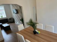 Spacious, Modern 4BR House, LFC, Free Parking - B&B Liverpool