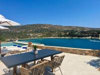 SeaWave Villa II, By Hellocrete - Bed and Breakfast