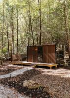 Modern Mirror Home w/ Hot-tub | “Glass House” #2 - B&B High Falls