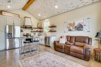 Recently Built Cabin with Pavilion in Granbury! - B&B Granbury