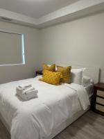 Private Room in Luxury Penthouse Located in Windsor Lasalle ON - B&B Windsor