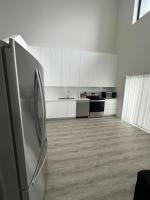 Private Room in Luxury Penthouse Located in Windsor Lasalle ON - B&B Windsor