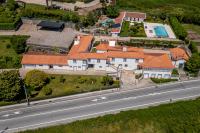 HostWise - Modern Villa & Shared Pool in Paredes - B&B