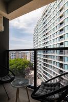 Luxurious Sunrise-View Apartment with Balcony - GrandStay Apartments - Chambres d'hôtes Chişinău