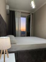 Spacious 2BR Apartment Walk in Closet Stunning Sunset Views - B&B