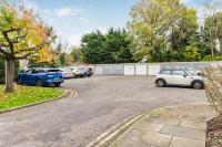 2 BR flat with parking by Eltham palace and 3 min walk to Mottingham station - Chambres d'hôtes Eltham