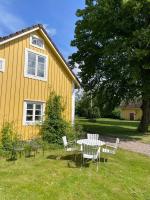 Trevligt eget hus med kakelugn i lantlig miljö - Chambres d’hôtes