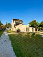 Seaside Villa with Private Football Pitch - Bed and Breakfast Néa Stíra