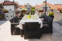 One-Bedroom Apartment with View
