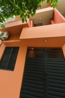 Cozy 2 bedrooms near Banaras Railway station by Terracotta Trails - B&B Varanasi