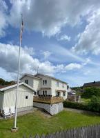 Big semi-detached house with a sunny garden - B&B