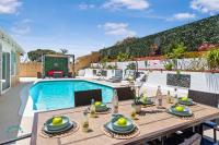 Relax and Unwind 4BR La Mesa Home with Pool plus Spa - B&B La Mesa
