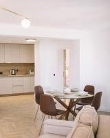 Deluxe One-Bedroom Apartment