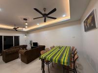 Homestay Adam's Nur - Ferienwohnung Marang