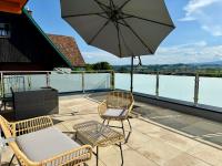 McHome Neues und sonniges Doppelhaus, Top 1 mit grosse Terrasse und E-Ladestation in Dobl bei Graz - Chambres d'hôtes Dobl