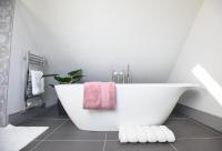 Luxury Cottage in Idyllic Cotswold Village nr Bath - B&B Biddestone