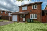 Sharp Close 4 Bedroom, 2 Bathroom in Aylesbury - B&B