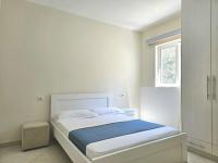 One-Bedroom Apartment with Balcony