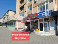 3-Room Apartment, Top Center, 1st Floor Flat, AUBG, WiFi, PC i5 SSD, Tablet, AndroidMiTvBox, 3 LED TVs 200 Channels, Long Terrace, Self-Easy-Late Check-in Key Box, Stay Before Greece - Ferienwohnung Blagoewgrad