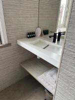 Kamer met Kingsize Bed en Uitzicht op het Zwembad