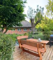Reetdachhaus am See Ostfrisland - Bed and Breakfast Niederdorla