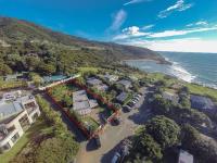 Whale Bay's Surf Meca holiday accommodation - B&B Raglan