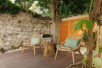 Old Town Nona Apartment with Balcony & Garden - B&B Pola