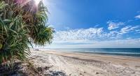 Bribie Breeze Family Retreat with Pool & BBQ - B&B Bongaree