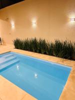 Lindo sobrado central com piscina aquecida - Chambres d'hôtes Cascavel