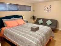 Zimmer mit Queensize-Bett und Gartenblick