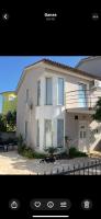 SUMMER NOVALJA Spacious Holiday Home with Private Garden, BBQ & 2 Parking Spaces - B&B Novalja