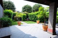 Natuscia Trevignano Platani Villa with Garden - Chambres d'hôtes Trevignano Romano