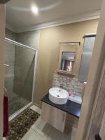 Deluxe Double Room (2 Adults + 1 Child)