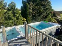 Caesars Lodge with Heated Swim Spa & Waterfall Gardens - B&B Darlington