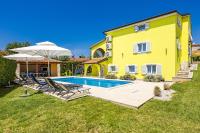 Villa Andrea for 17 people with private 40 m2 pool & pet friendly near Poreč - B&B Parenzo