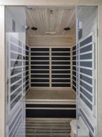 Spacious 4-Story Home with Sauna & Garden - Chambres d’hôtes Prague