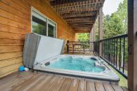 Cedarstone Lodge Luxe Mountain Retreat w Hot Tub - Chambres d'hôtes Woodland Park