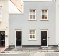Stunning Brighton Seaside 2-Bedroom Townhouse with Patio, Sleeps 6 - B&B