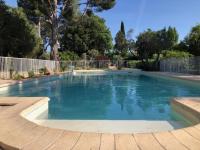 Gîte 4 à 6 personnes en Provence avec grande piscine partagée - B&B Cornillon-Confoux