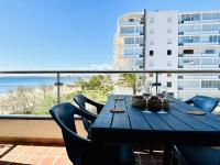 Apartamento frente al mar con terraza y parking privado en Roses - ES-258-37 - Chambres d'hôtes Roses
